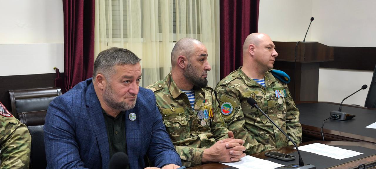 «Герои Отечества: наследие мужества и чести». В Махачкале прошел круглый стол, посвященный Дню Героев Отечества